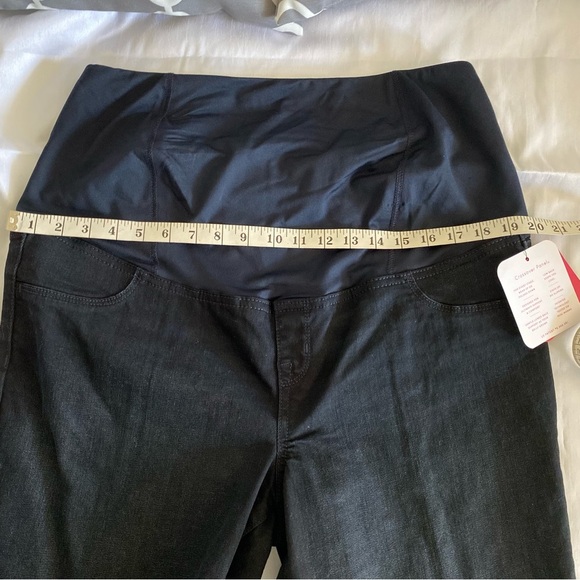 Isabel Maternity Crossover Panel Bermuda Shorts - Picture 4 of 11